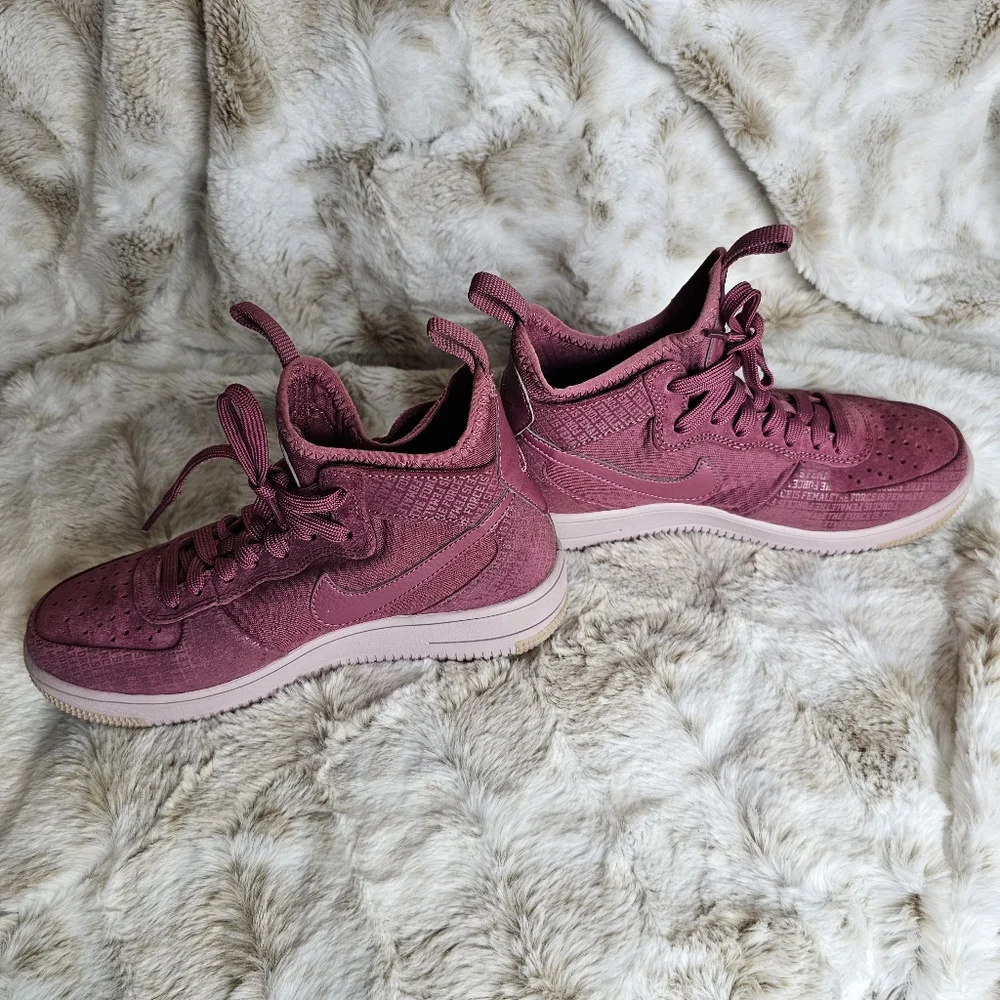 Nike Force is Female Airforce‎ Mid Vintage 6.5